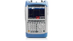 Handheld spectrum analyzer, 9kHz to 20GHz, with preamplifier, tracking generator 300kHz to 8GHz and 